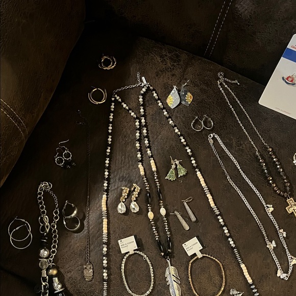 Assorted Jewelry Collection - Picture 8 of 12